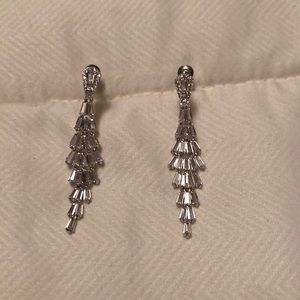 Absolutely stunning crystal drop earring!